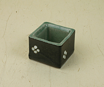 信楽焼創作仏具焦げ白花線水入れ