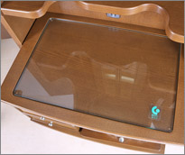 タモ家具のガラス