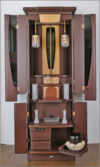 古仏具を並べて前から