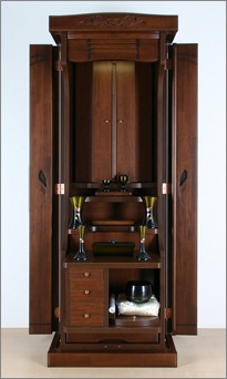 さくら仏具をセット正面から