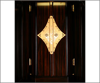 厨子扉に飾り金具